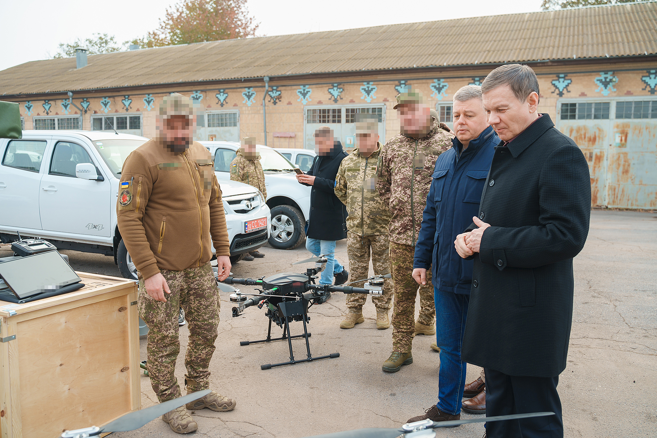 Вісім автівок та безпілотний ударний комплекс від Вінницької громади – уже в бійців «Червоної Калини» та ще однієї вінницької військової частини
